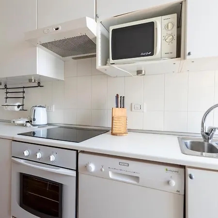 Guesthost - Terrazza Dante Bright Apartamento *