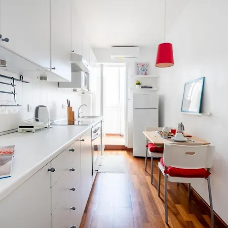 Guesthost - Terrazza Dante Bright Appartement *